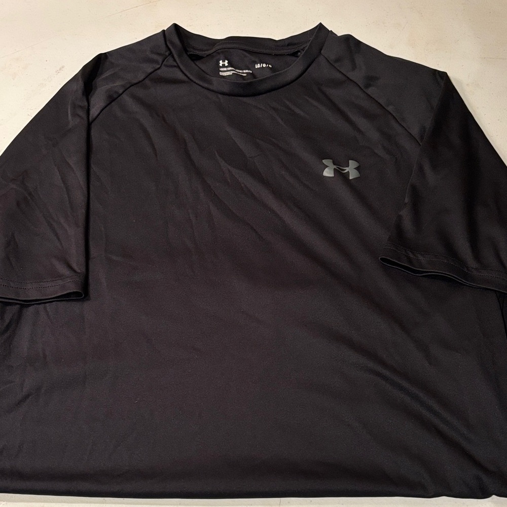 NWOT Under Armour Men's Charcoal Short Sleeve Tee